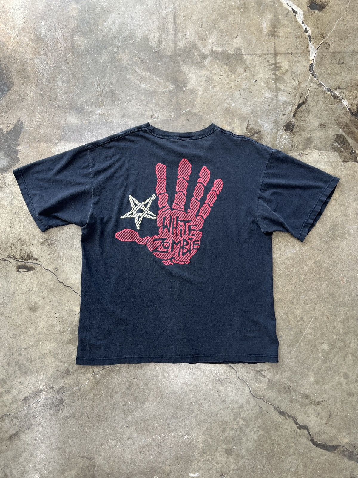 Band Tees × Vintage Vintage 1997 White Zombie Handprint Tee Giant Tag XL Size US XL / EU 56 / 4 - 6 Thumbnail