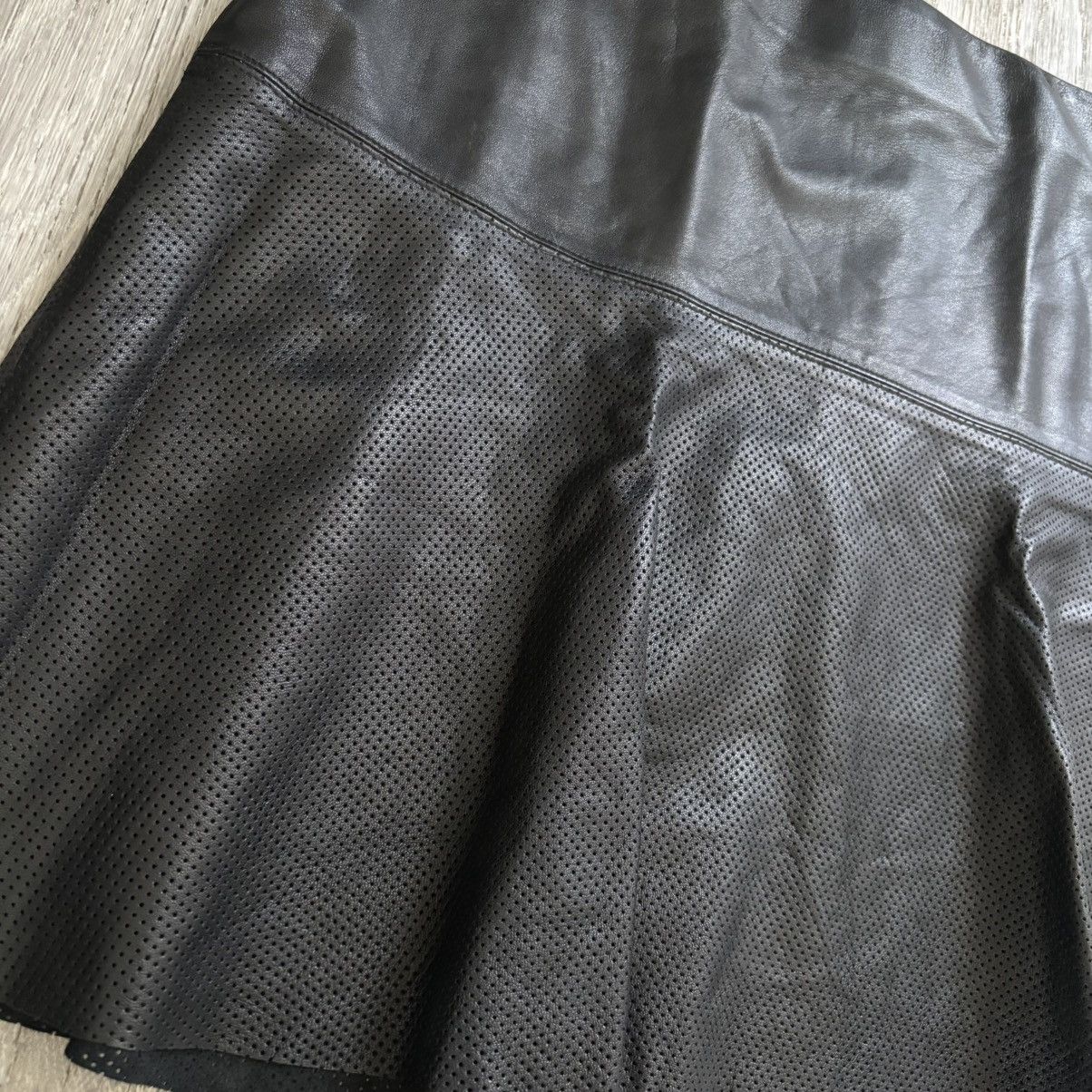 Vince Vince Black Lambskin Leather Perforated Mini Skirt 12 $595 Size 34" / US 12 / IT 48 - 2 Thumbnail