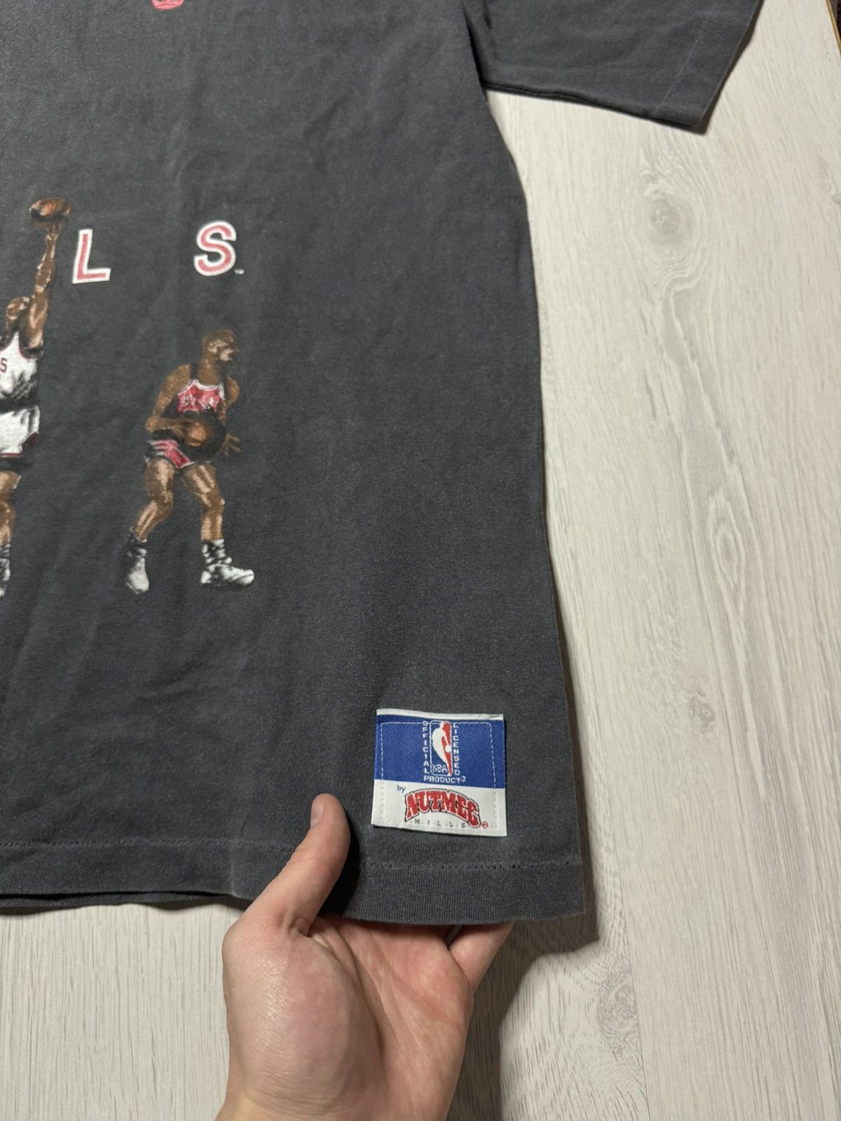 Nutmeg Real Vintage Nutmeg Chicago Bulls Triple Threat Tee Size US XL / EU 56 / 4 - 4 Thumbnail