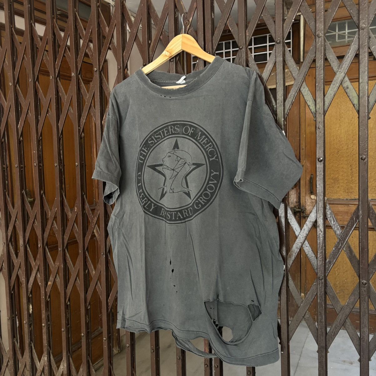 Band Tees Vintage The Sisters of Mercy Utterly Bastard Groovy T shirt Size US XL / EU 56 / 4 - 2 Thumbnail