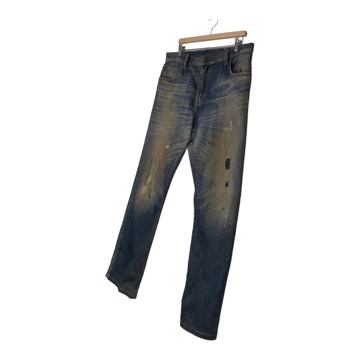 Levi's 🔥Rare Worn Rusty Big Hole Levi’s Distressed Jeans Denim Size US 36 / EU 52 - 2 Thumbnail