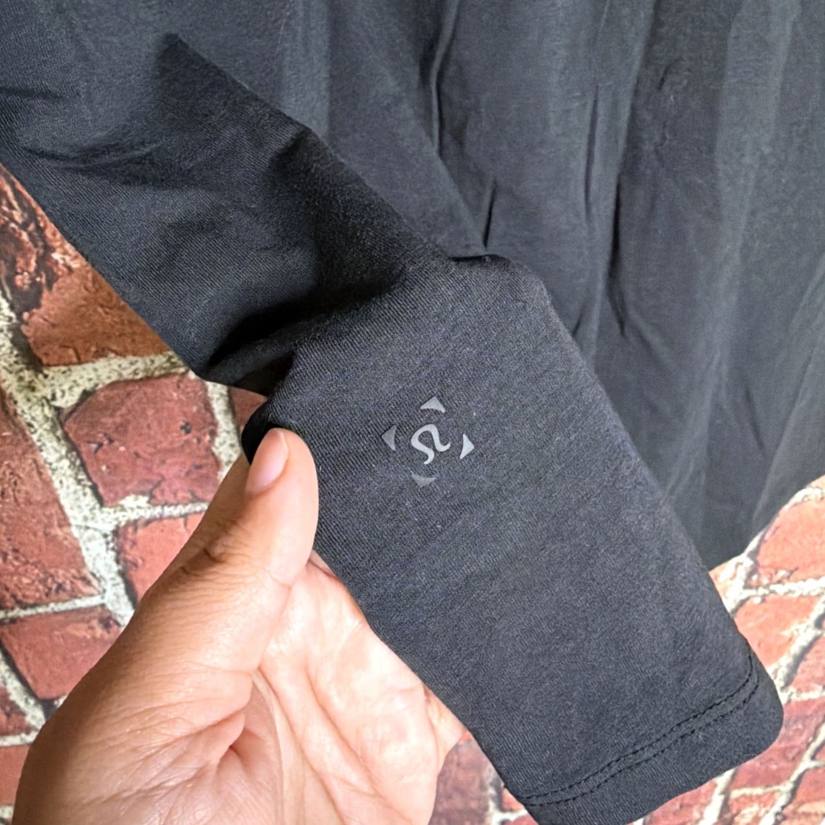 Lululemon Lululemon T-Shirt Henley Basic Short Sleeve Mens M Black Size US M / EU 48-50 / 2 - 3 Thumbnail