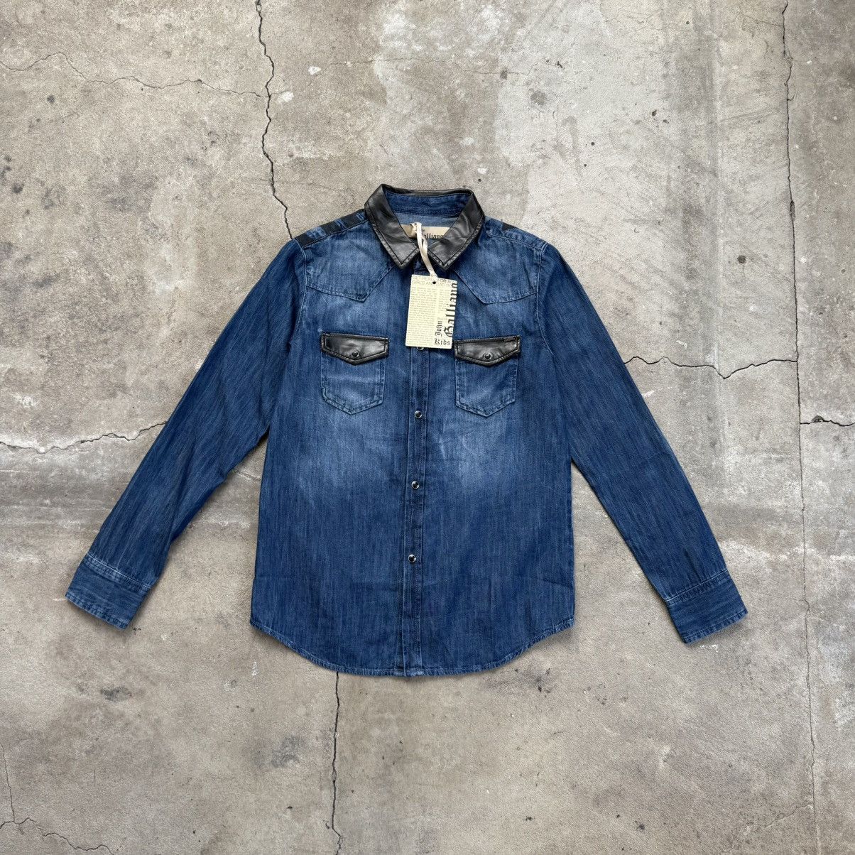 John Galliano John Galliano Button Up Denim Shirt Size M / US 6-8 / IT 42-44 - 1 Thumbnail