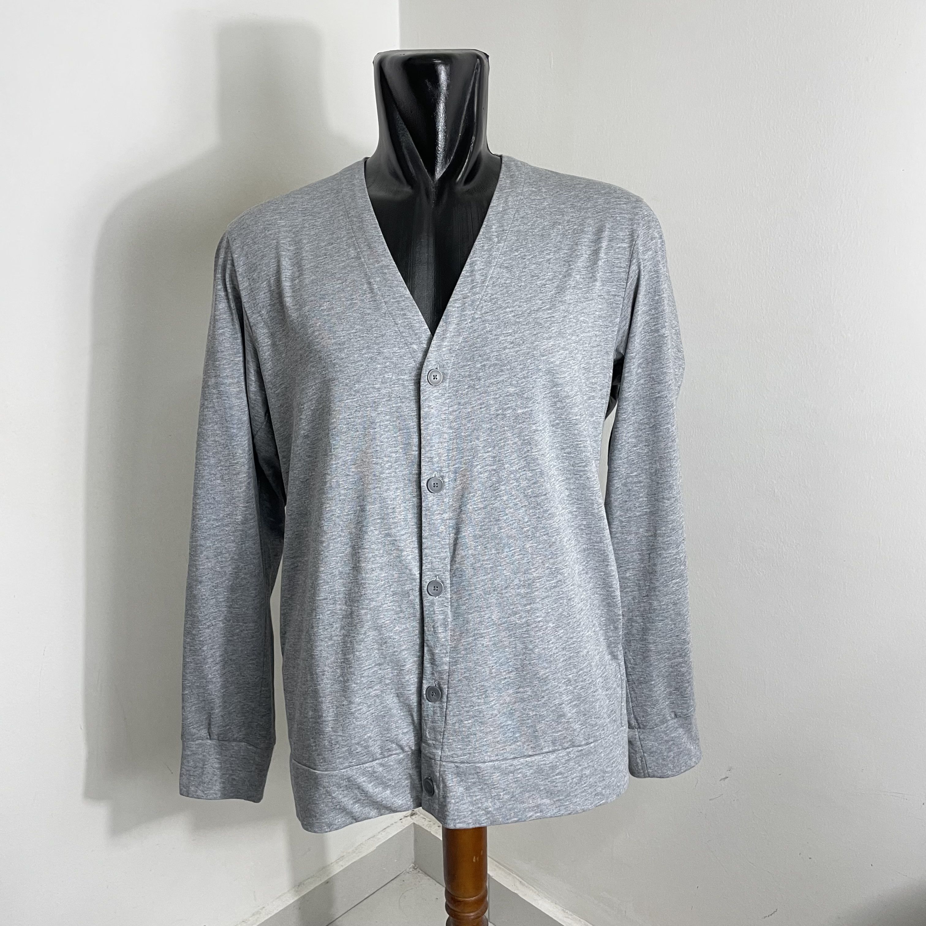 Japanese Brand × Uniqlo UNIQLO AIRISM CARDIGAN SWEATER LIGHTWEIGHT Size US L / EU 52-54 / 3 - 1 Thumbnail