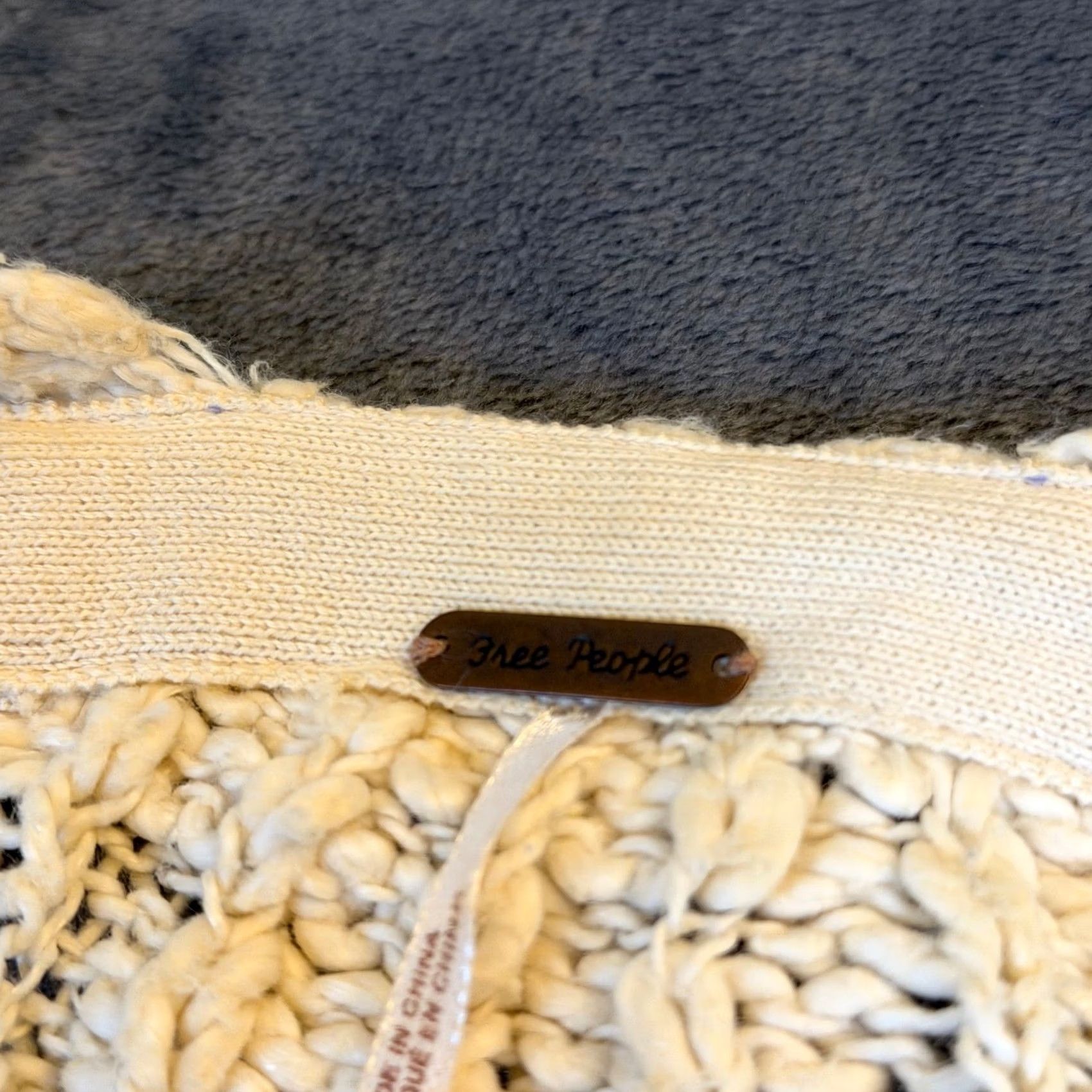 Free People VINTAGE Free People Cardigan Shirt Womens Small Oversized Knit Open-V Neck Ivory Long Sleeve Casual/Travel Knit Style Size S / US 4 / IT 40 - 5 Thumbnail