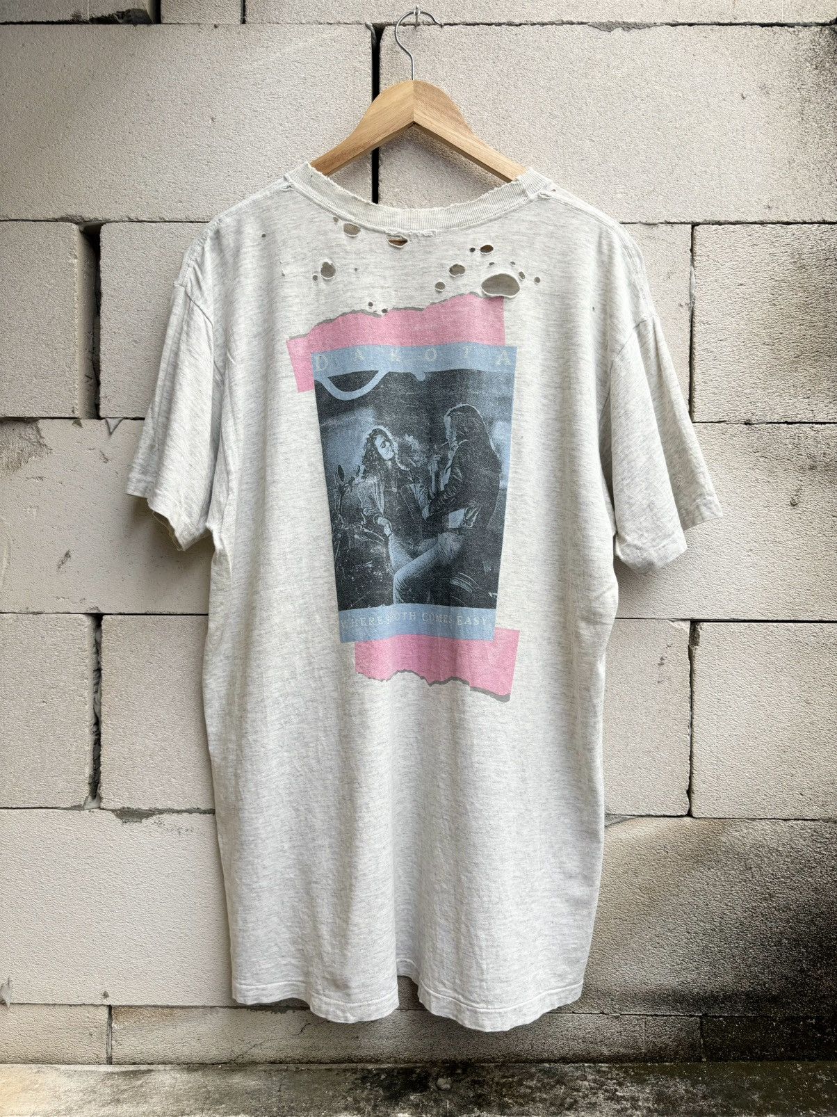Vintage Thrashed Faded DAKOTA Tee Shirt Distressed ERD Size US L / EU 52-54 / 3 - 2 Thumbnail