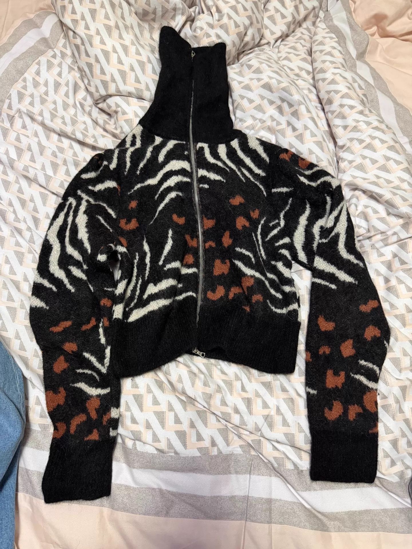Dries Van Noten Dries Van Noten Women's Short Thick Knit Cardi Riri Zip S Size S / US 4 / IT 40 - 3 Thumbnail