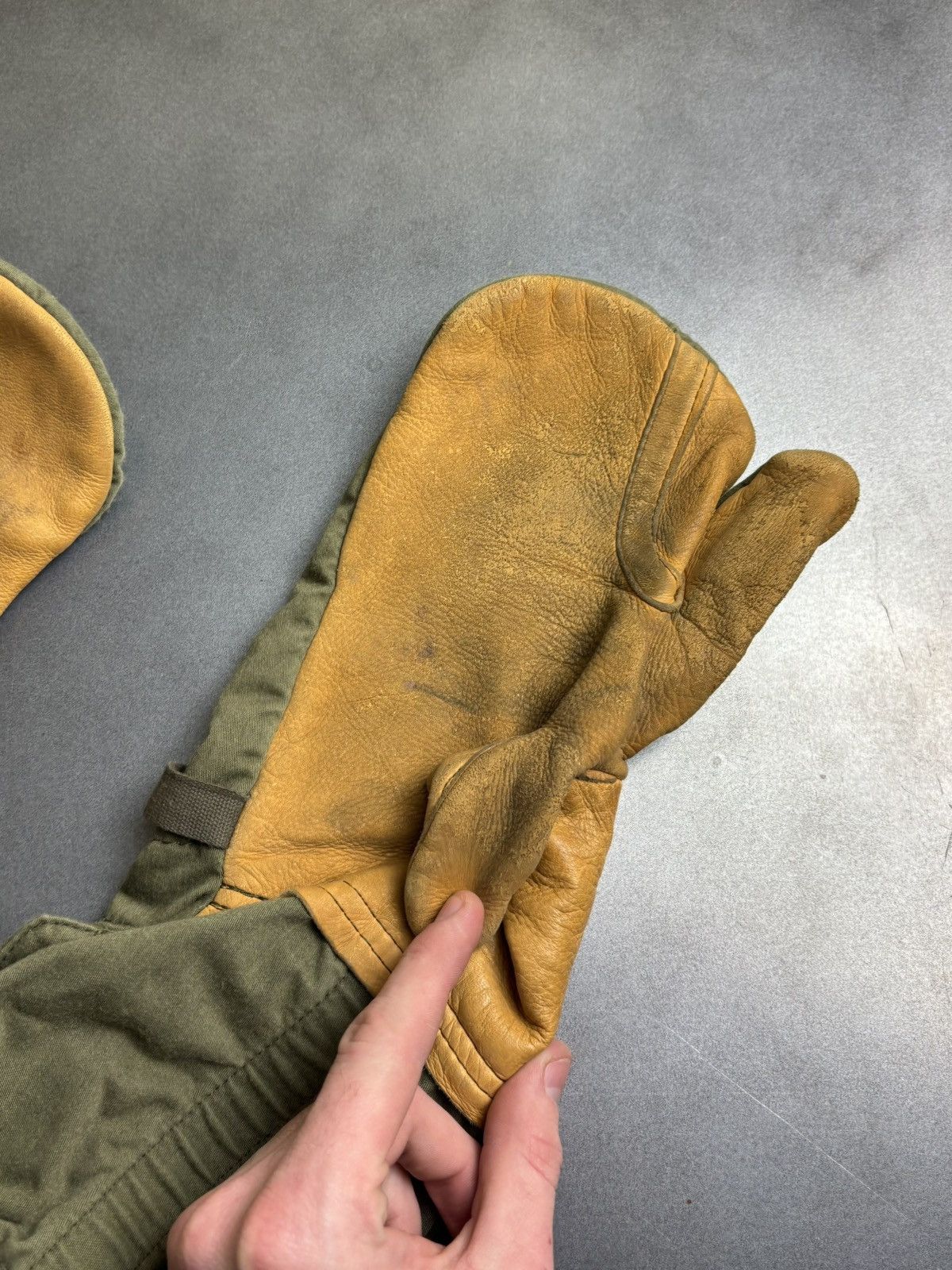 Vintage Vintage M-65 Trigger Mittens Vietname Shooting Mitts Cold We Size ONE SIZE - 8 Thumbnail