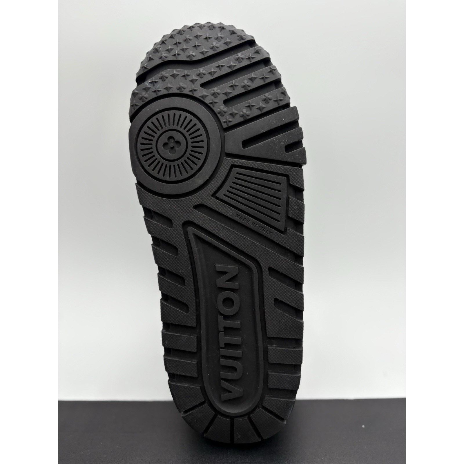 Louis Vuitton Louis Vuitton Maxi Sneaker ' Black ' | EXCELLENT COND! Size US 10 / EU 43 - 13 Thumbnail
