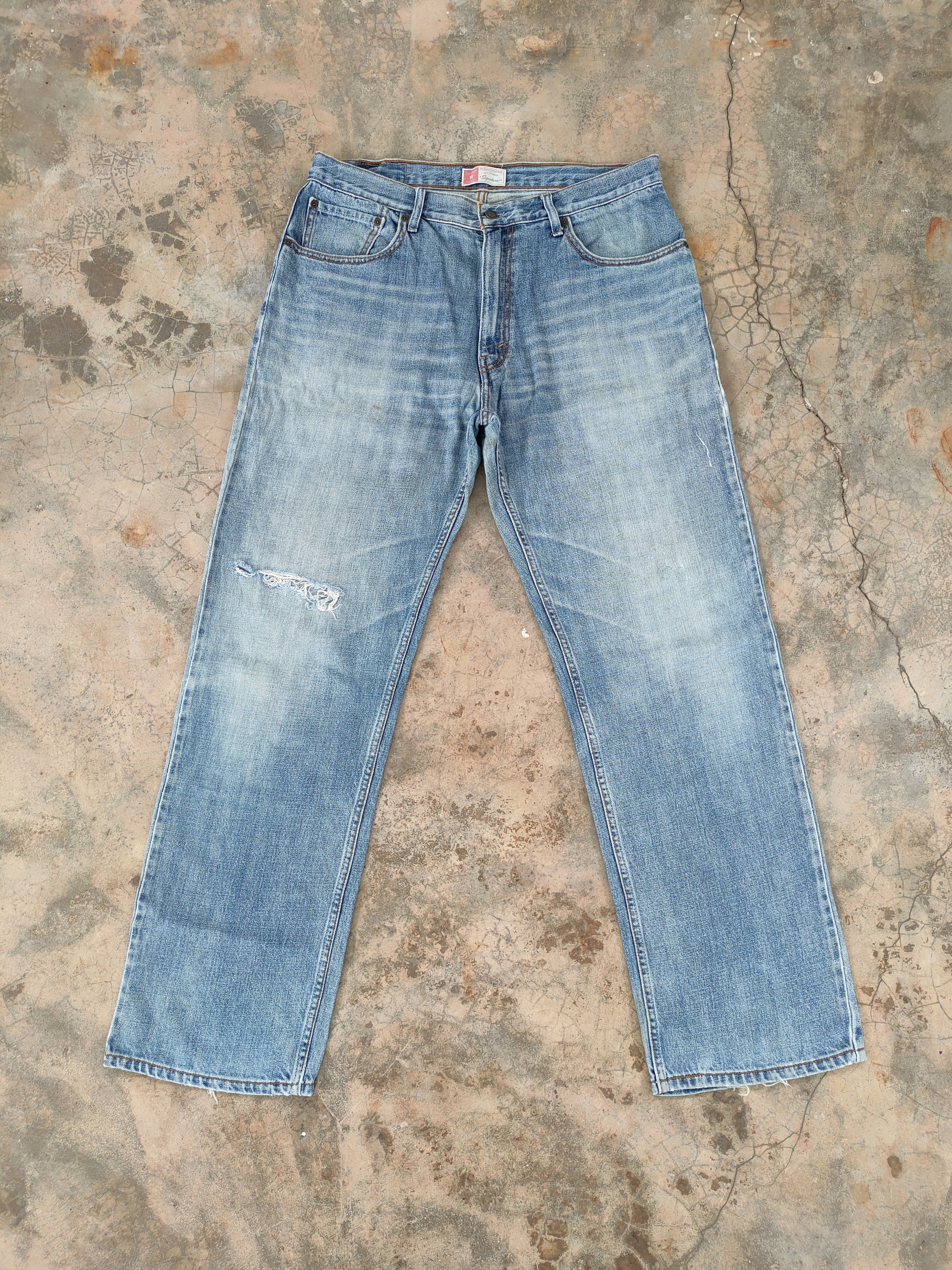 Levi's Vintage Clothing VINTAGE LEVI' STRAUSS SINGNATURE FADED RIPPED JEANS PANTS Size US 36 / EU 52 - 1 Thumbnail
