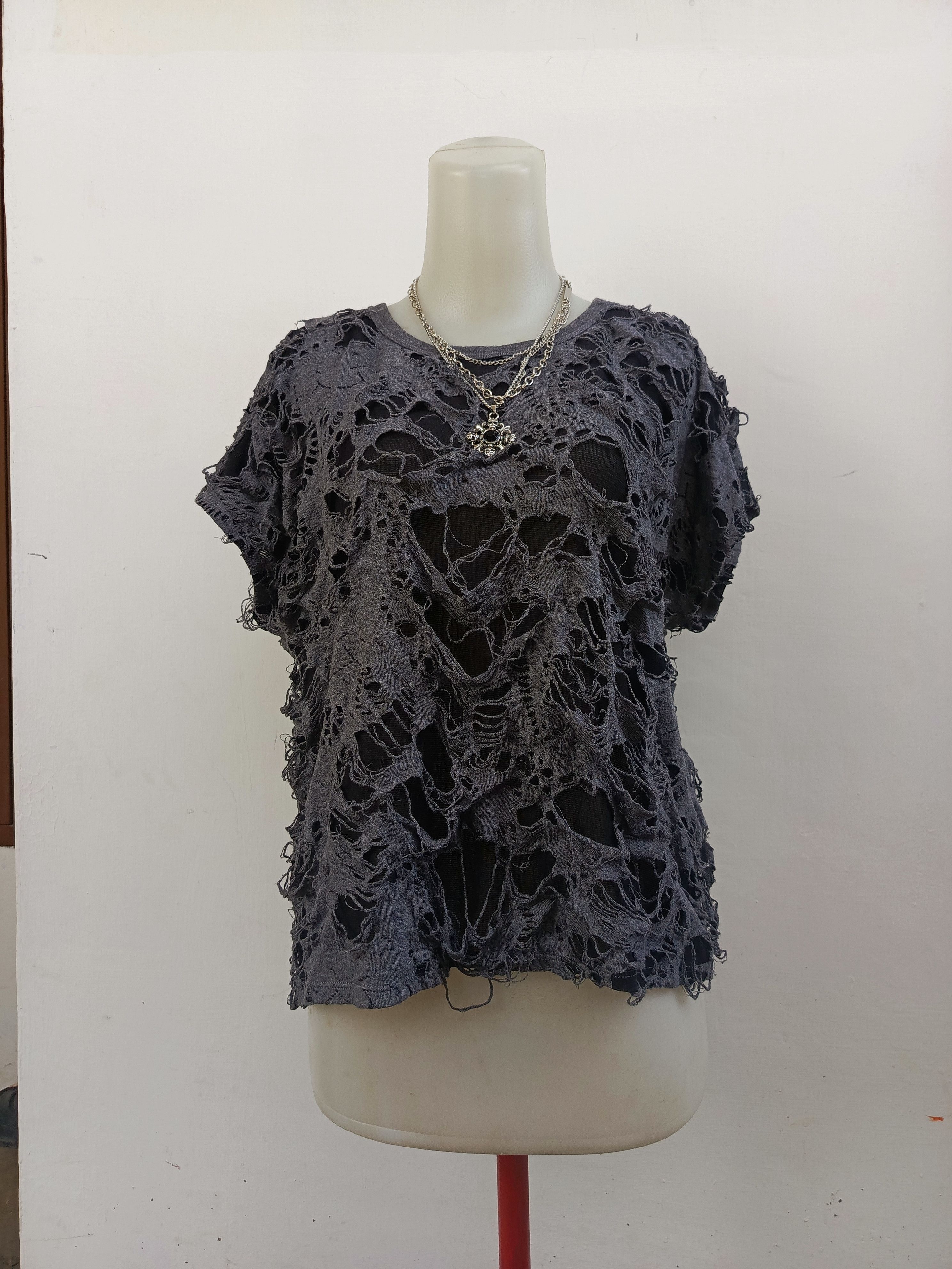 izzue IZZUE Extreme Distressed Grunge Punk Tee Size M / US 6-8 / IT 42-44 - 1 Thumbnail
