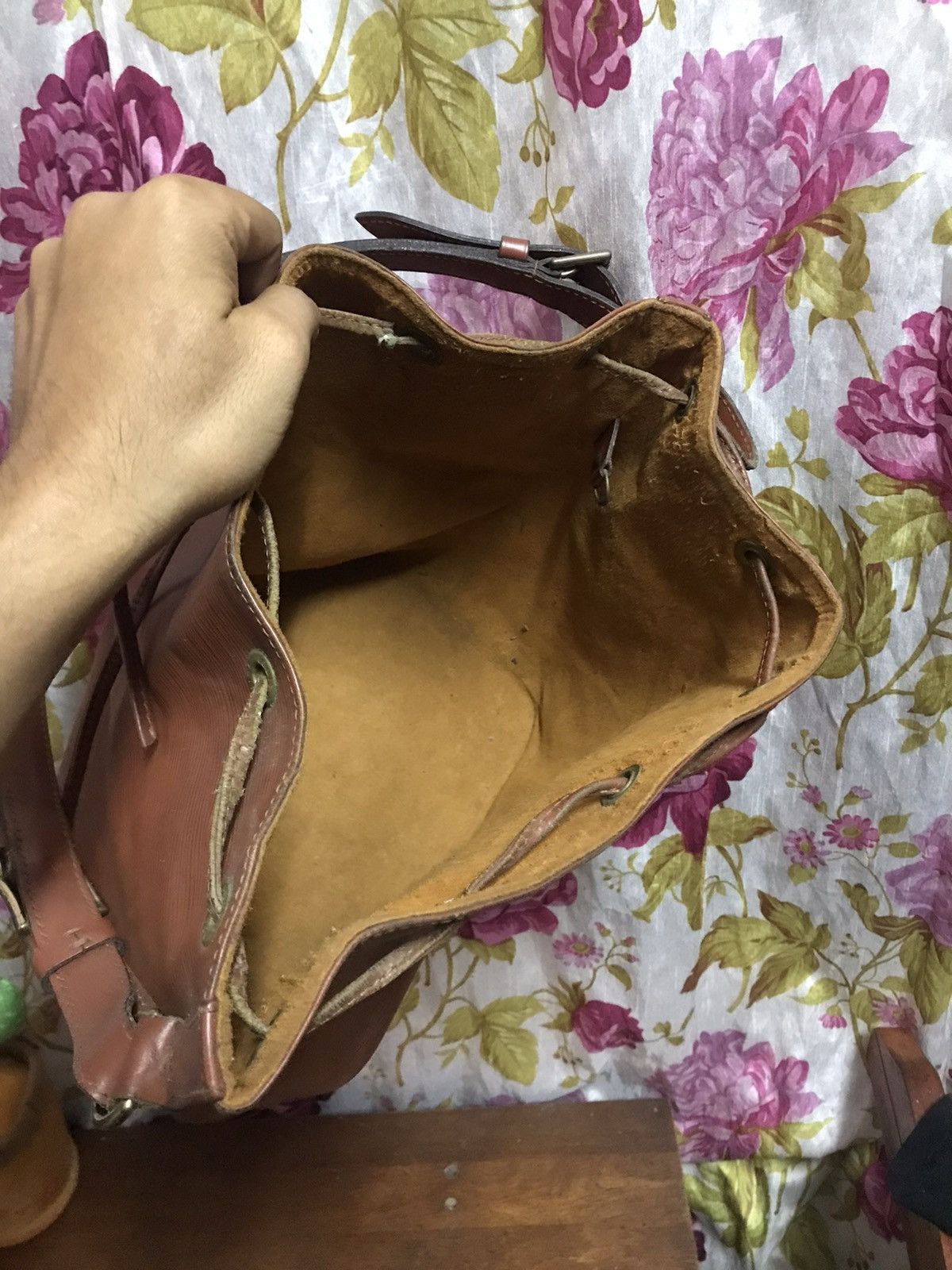 Louis Vuitton Authentic Louis Vuitton Epi Neo Size ONE SIZE - 3 Thumbnail