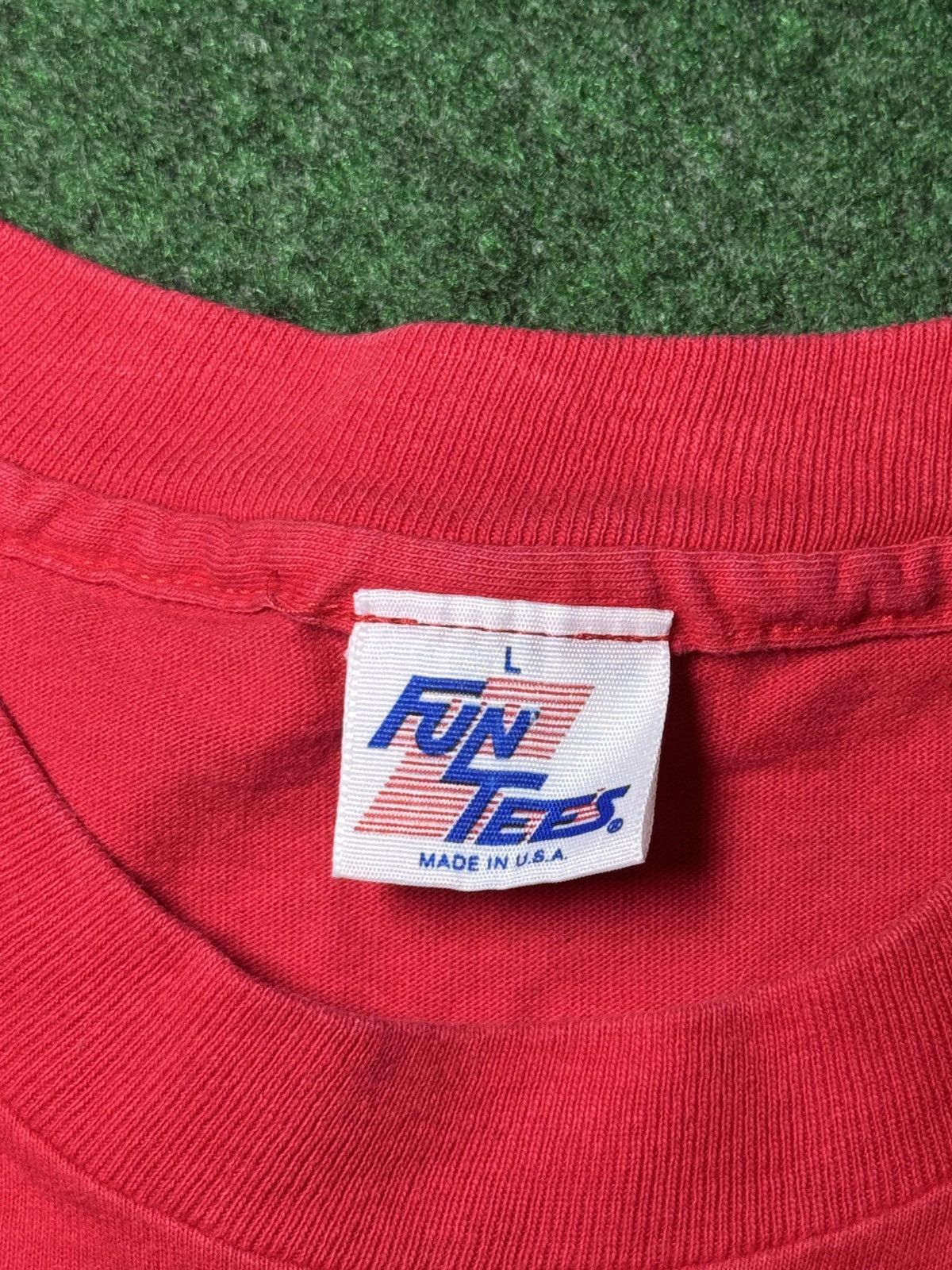 Vintage Vintage Christmas Presents Hands Off M/L Holiday T Shirt Size L / US 10 / IT 46 - 3 Thumbnail