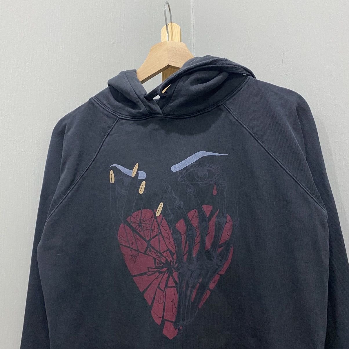 Allsaints AllSaints Shy Ivy Cropped Heart Graphic Hoodie - Black Size US M / EU 48-50 / 2 - 3 Thumbnail