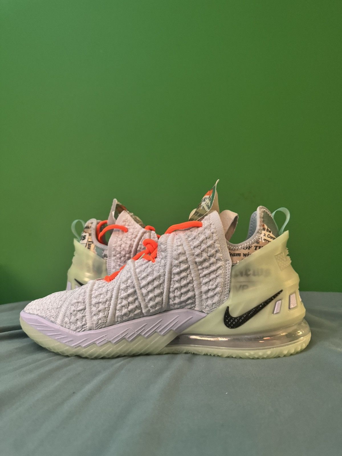 Nike Nike LeBron 18 Diana Taurasi 2021 Size US 11 / EU 44 - 2 Thumbnail