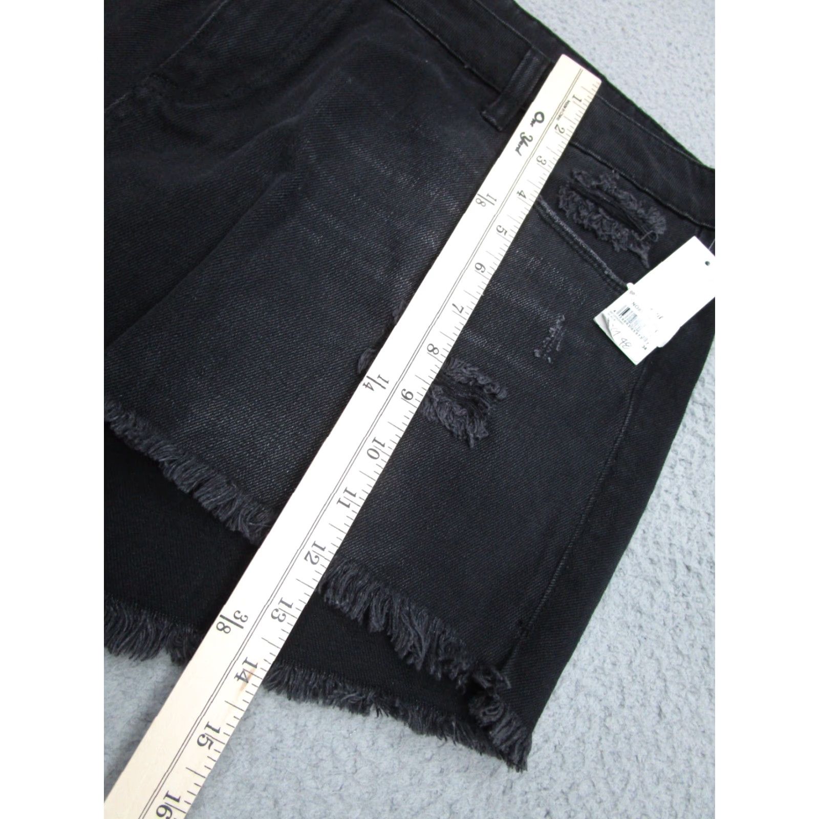 Vintage BP Shorts Women 42 Waist Black Denim Cut-Off Destroyed Fringe Frayed Jeans Shorts Womens 42 in Black BP Style: Cut-off Vintage: No Mens/Womens: Womens Size 28" / US 6 / IT 42 - 7 Thumbnail