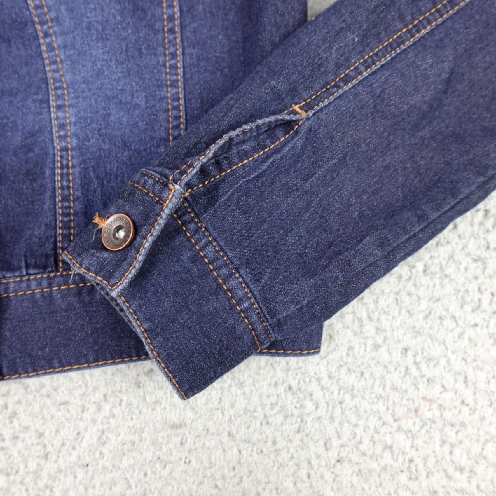 Vintage Rewash Denim Jacket Womens Small Blue Trucker Dark Wash Button Front Casual Jeans Jacket Size 28" / US 6 / IT 42 - 6 Thumbnail