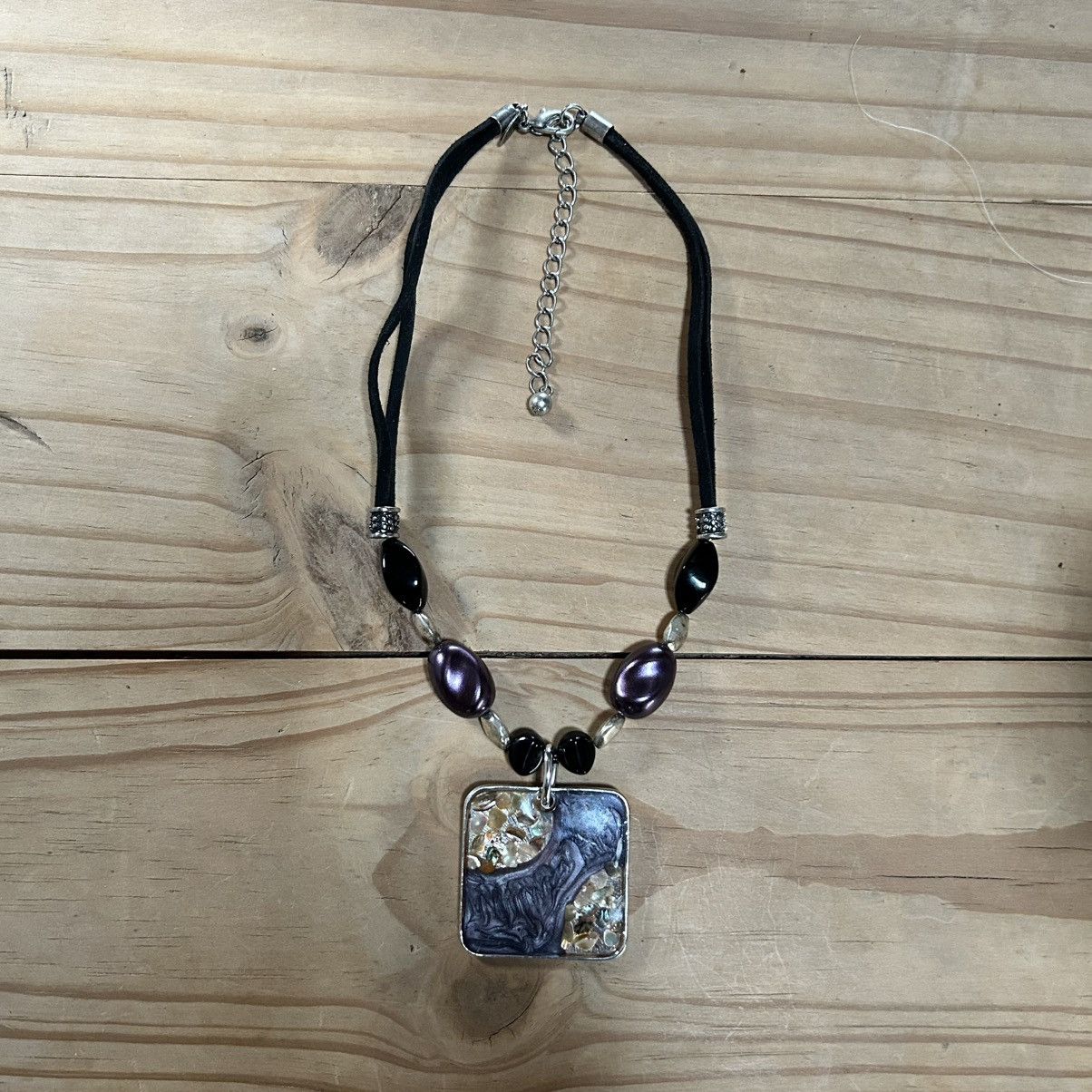 Laura Ashley Laura Ashley enamel medallion beaded leather necklace Size ONE SIZE - 5 Thumbnail