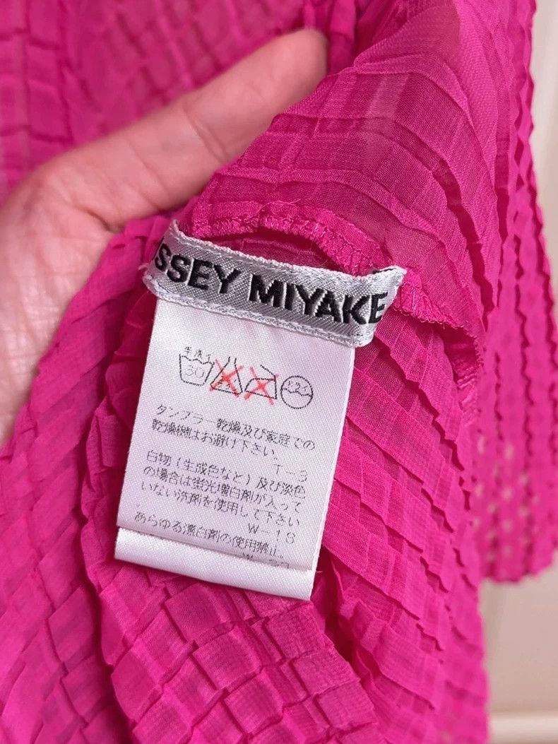 Issey Miyake issey miyake Rose red high collar and long sleeves Size M / US 6-8 / IT 42-44 - 4 Thumbnail