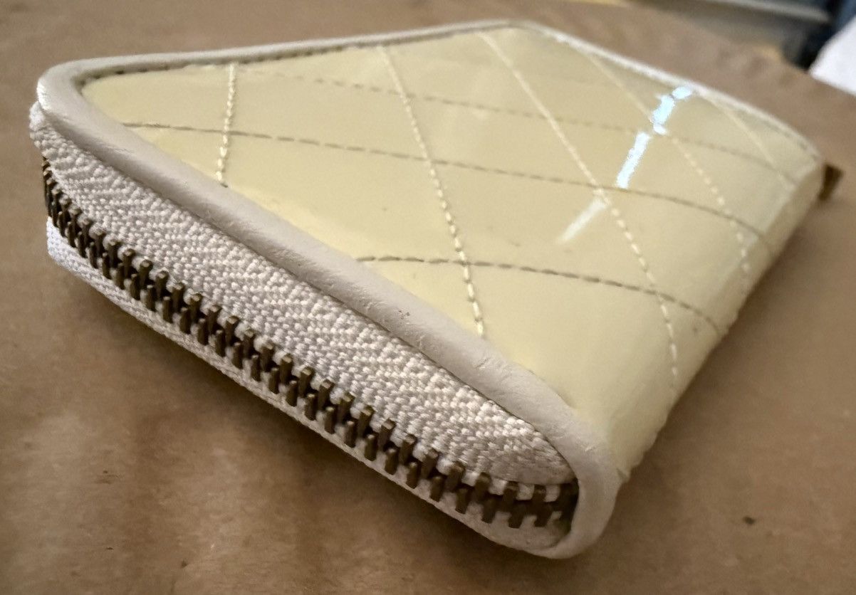 Burberry Vintage Burberry Leather & Enamel zippered card/coin wallet Size ONE SIZE - 5 Thumbnail