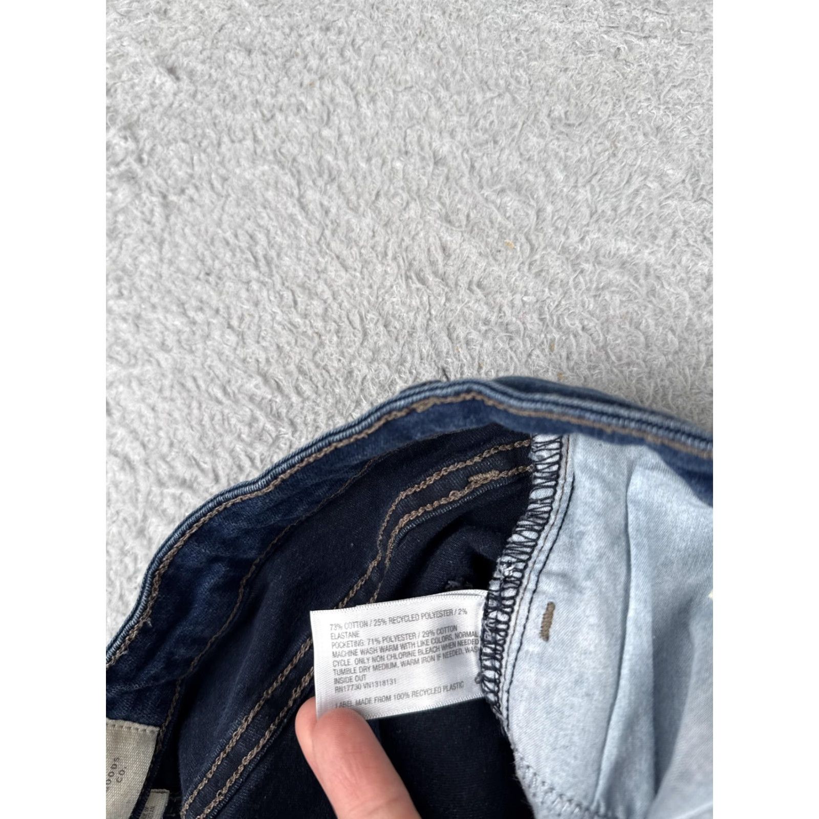 Vintage Universal Thread Jeans Women 28x28 Blue Mid Rise Skinny Stretch Denim Dark Wash 90s Size 28" / US 6 / IT 42 - 7 Thumbnail