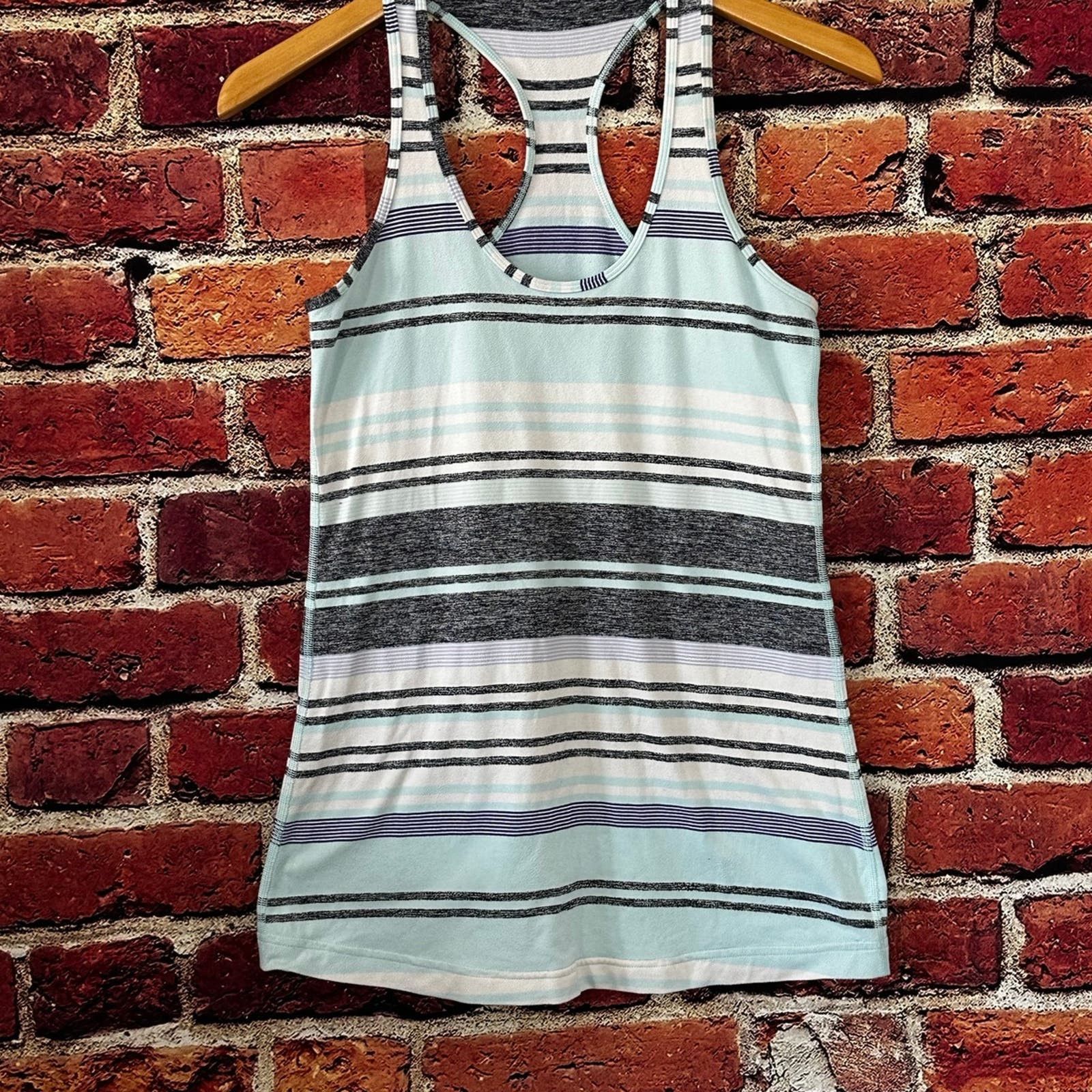 Lululemon Lululemon tank top size 8 Size M / US 6-8 / IT 42-44 - 1 Thumbnail
