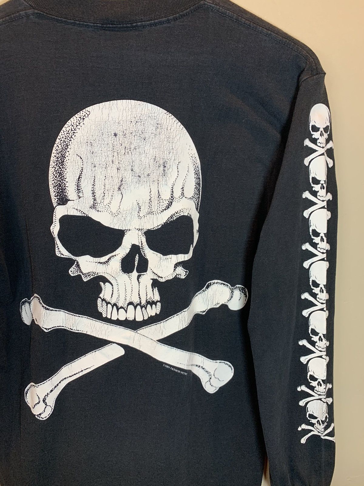 Fashion Victim *RARE* Vintage 1991 Fashion Victim Skull Crossbones LS Shirt Size US M / EU 48-50 / 2 - 3 Thumbnail