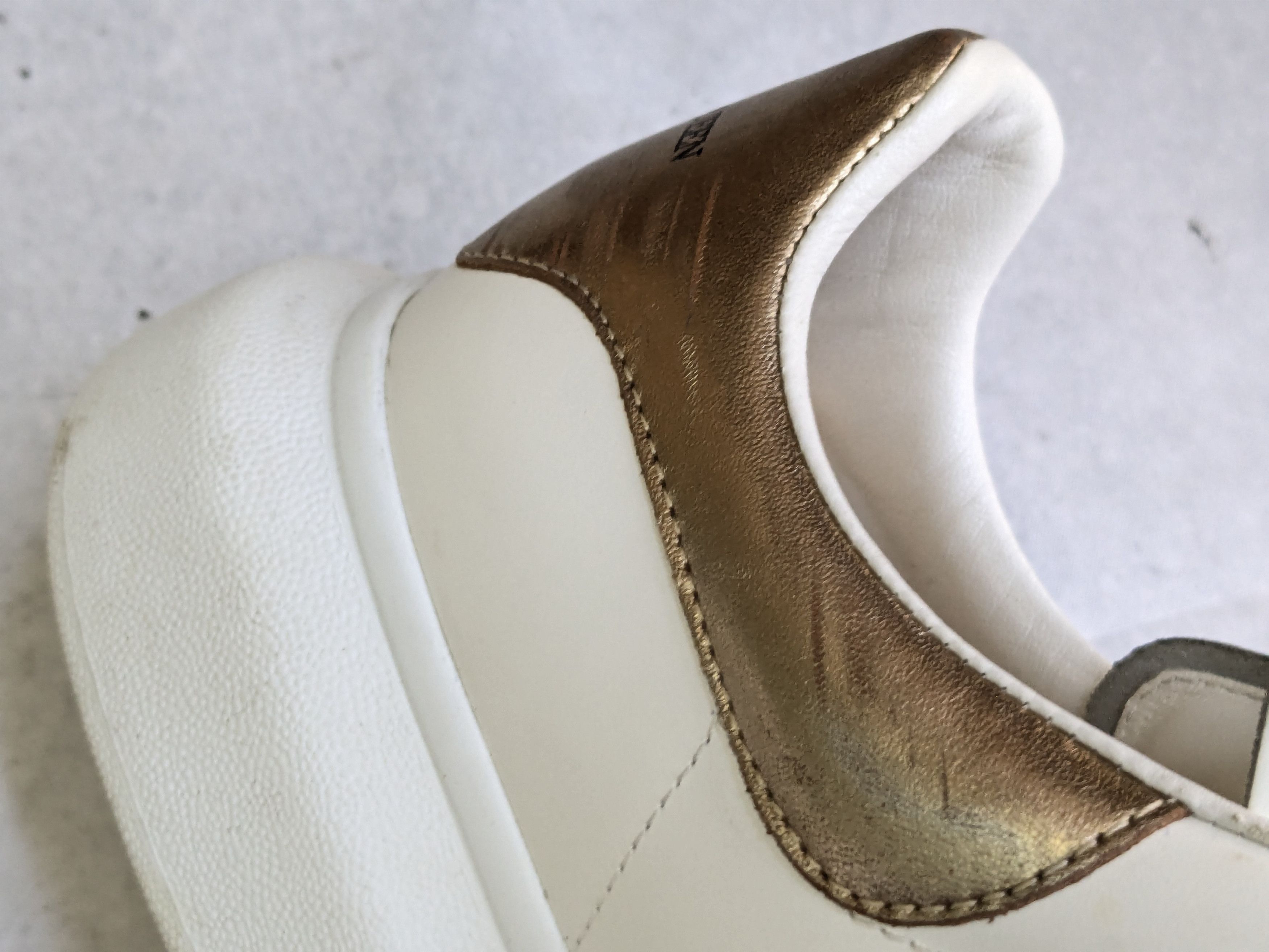 Alexander McQueen Alexander McQueen Oversized Larry Sneakers White Gold 12 45 Size US 12 / EU 45 - 14 Thumbnail