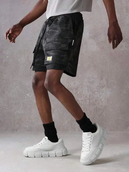 Other Camouflage Cargo Shorts Size US 34 / EU 50 - 3 Thumbnail