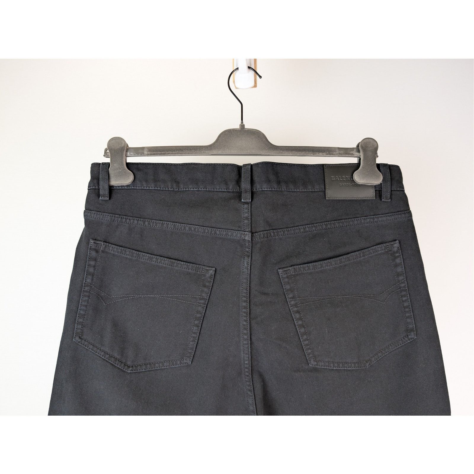 Balenciaga o1rshd1 Straight-Leg Flared Denim Jeans in Peach Pitch Black Size US 33 - 12 Thumbnail