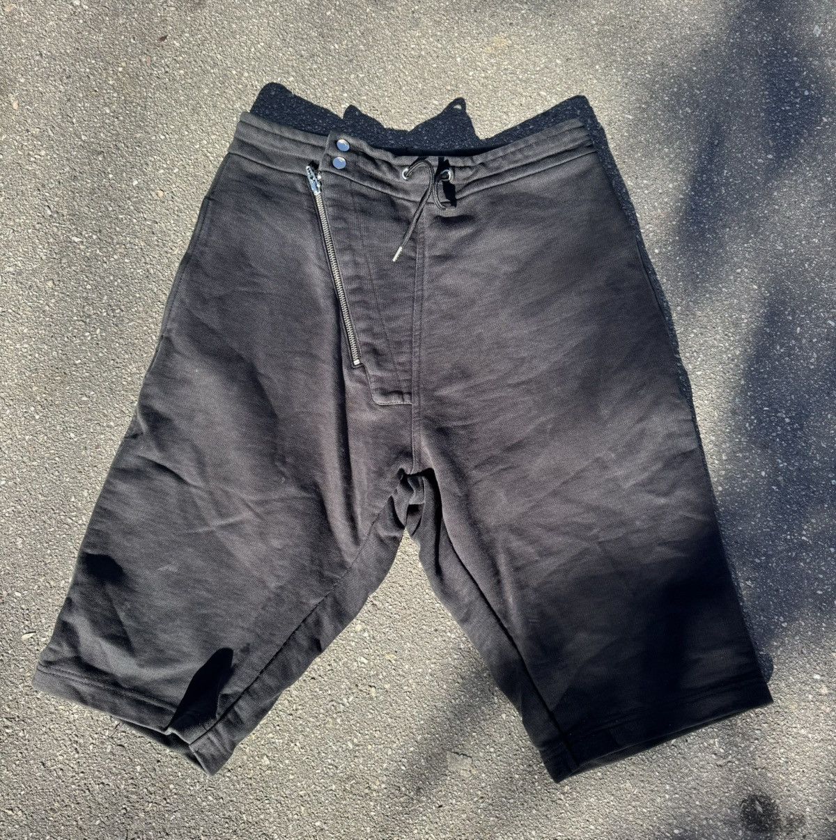 Alexander McQueen Alexander Mcqueen Shorts Size US 32 / EU 48 - 1 Thumbnail