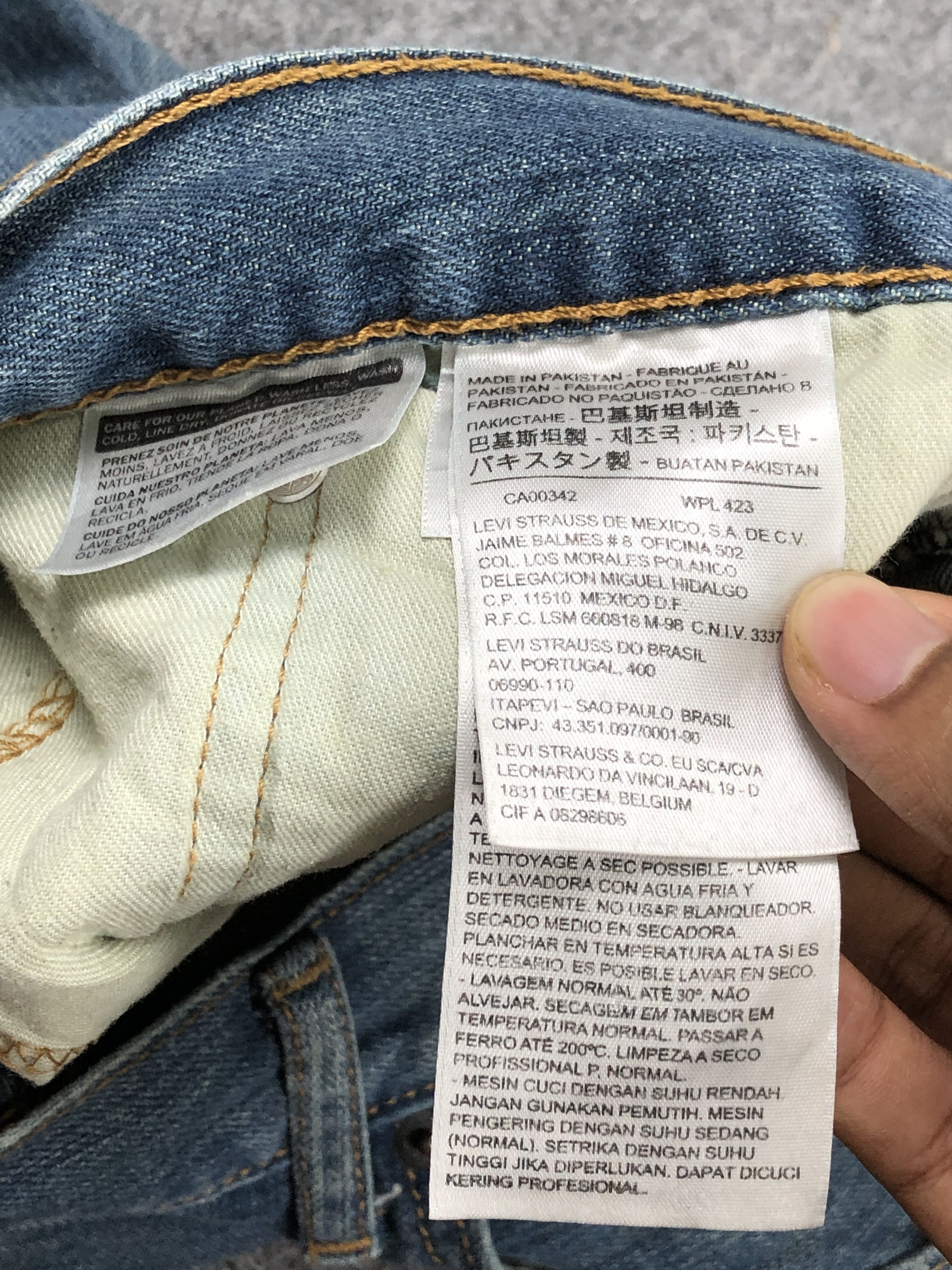 Levi's Distressed Vintage Levi's 559 Faded Blue Jeans DP2304 Size US 40 / EU 56 - 7 Thumbnail