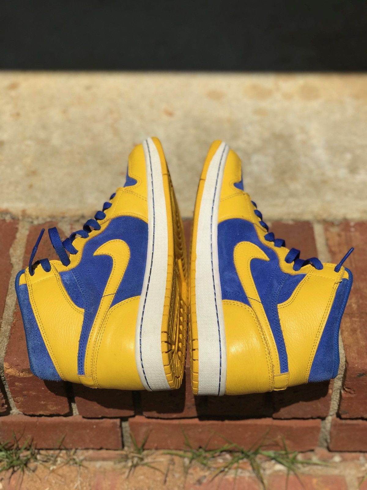 Jordan Brand Air Jordan 1 Retro OG High Laney (2013) Sz 9 Size US 9 / EU 42 - 5 Thumbnail