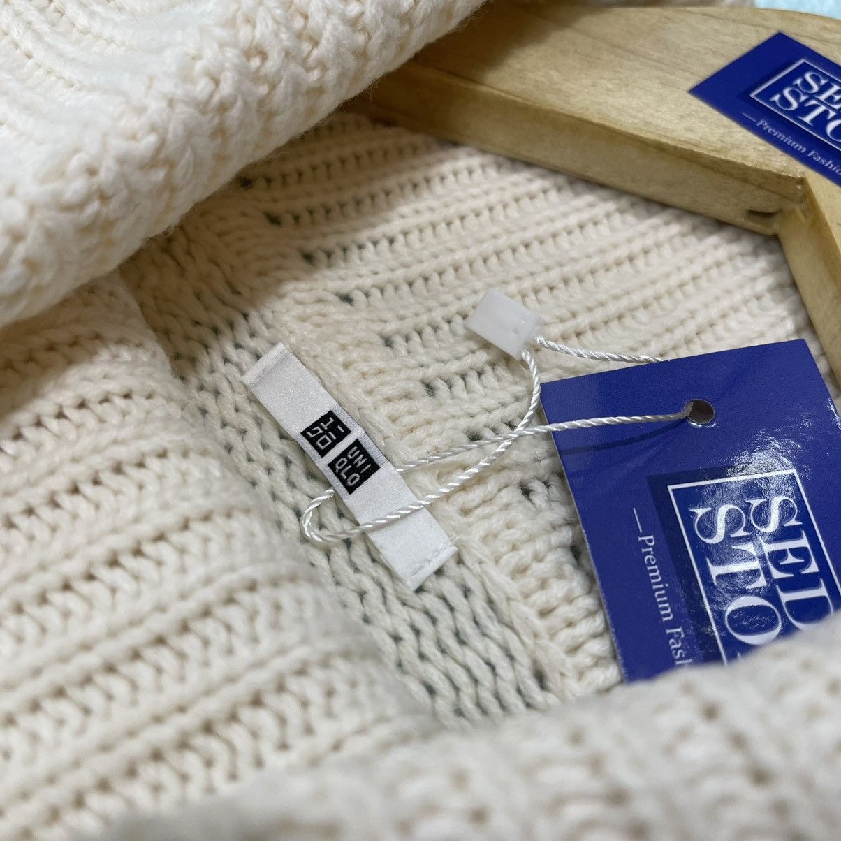 Uniqlo Uniqlo Cream Turtleneck Sweater Size L / US 10 / IT 46 - 5 Thumbnail