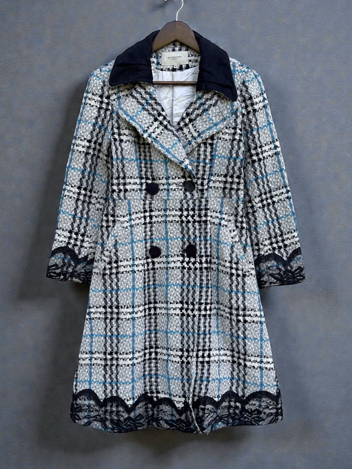 Burberry 🔥 BURBERRY LONDON WOMEN'S NOVA CHECK DOUBLE BREASTED COAT Size M / US 6-8 / IT 42-44 - 1 Thumbnail