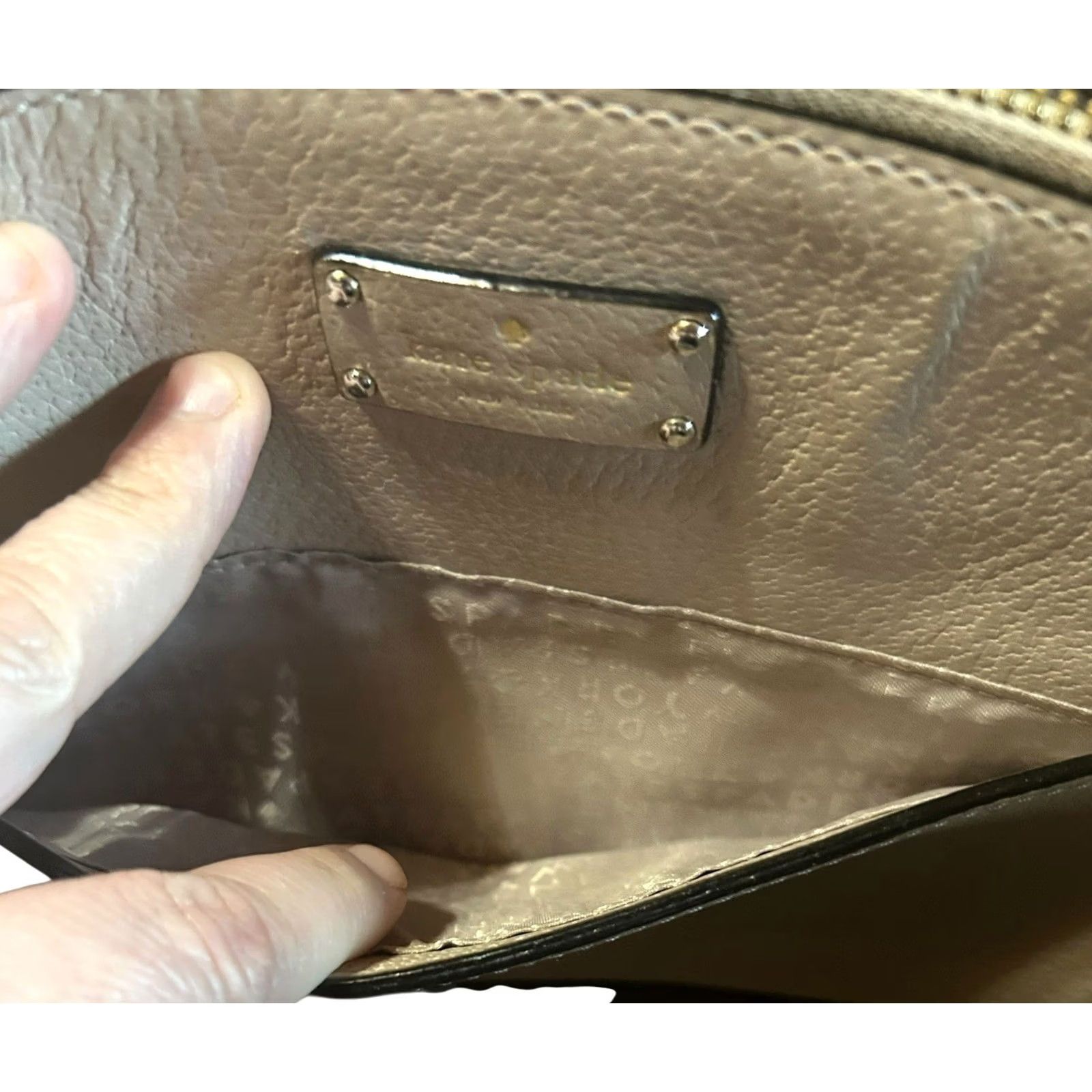 Vintage kate spade new york Cobble Hill Crossbody Bag Purse Taupe Small Leather Pebbled Zip Adjustable Strap Women Mens? No; Women Size ONE SIZE - 6 Thumbnail