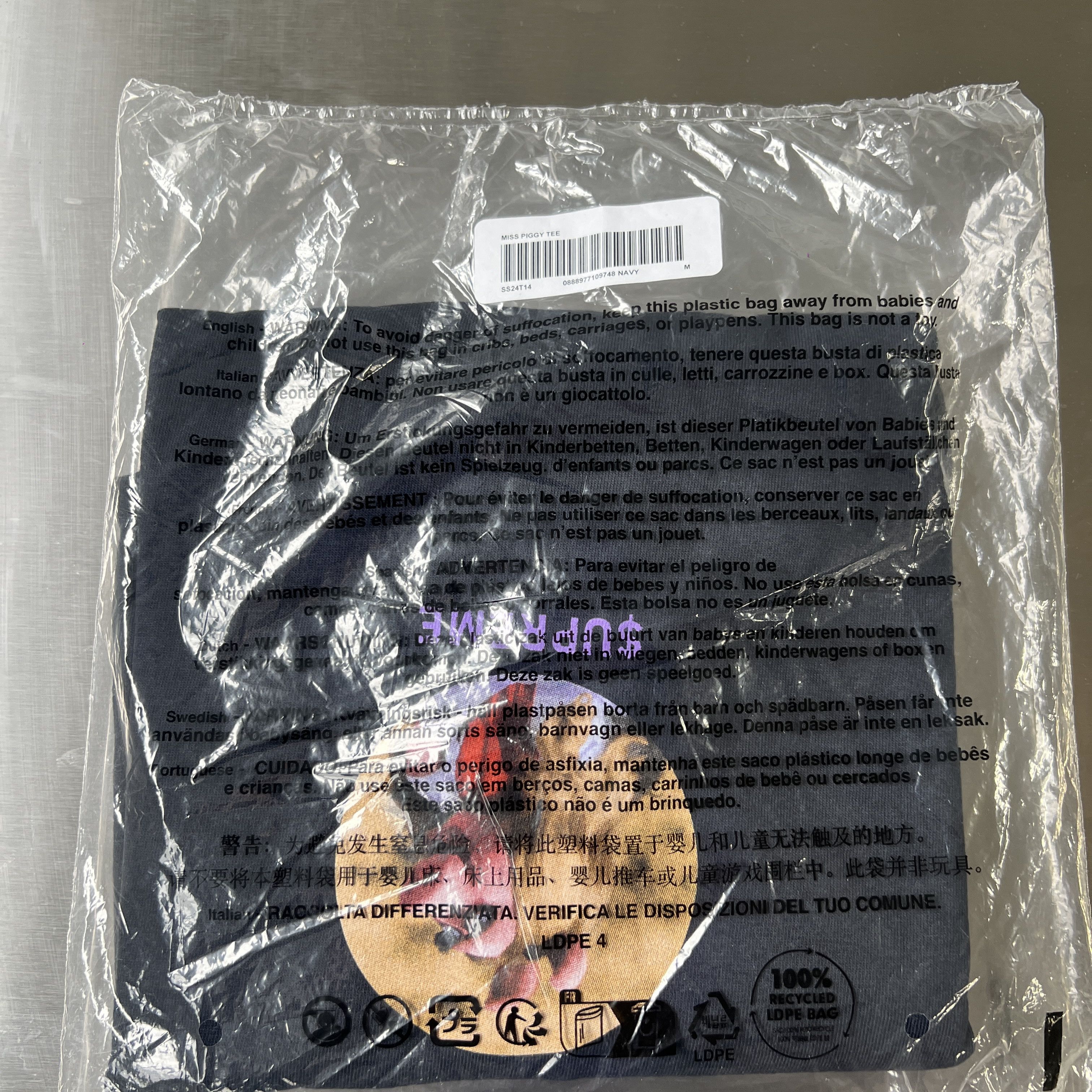 Supreme (M) Supreme Miss Piggy Tee Navy FW24 (DS) Size US M / EU 48-50 / 2 - 2 Thumbnail