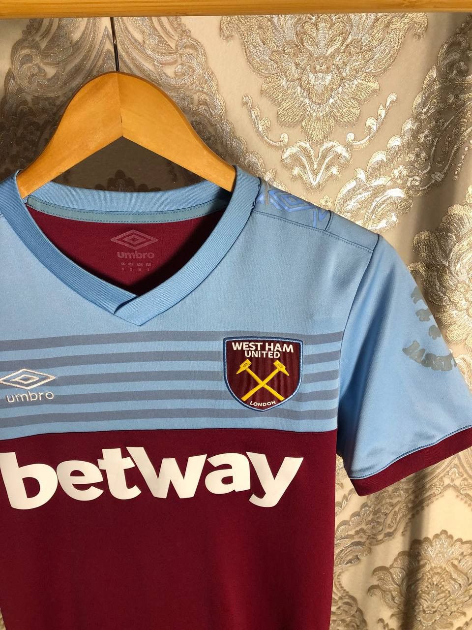 Umbro VINTAGE UMBRO WEST HAM UNITED ENGLAND SOCCER JERSEY Y2K 90s Size US S / EU 44-46 / 1 - 2 Thumbnail