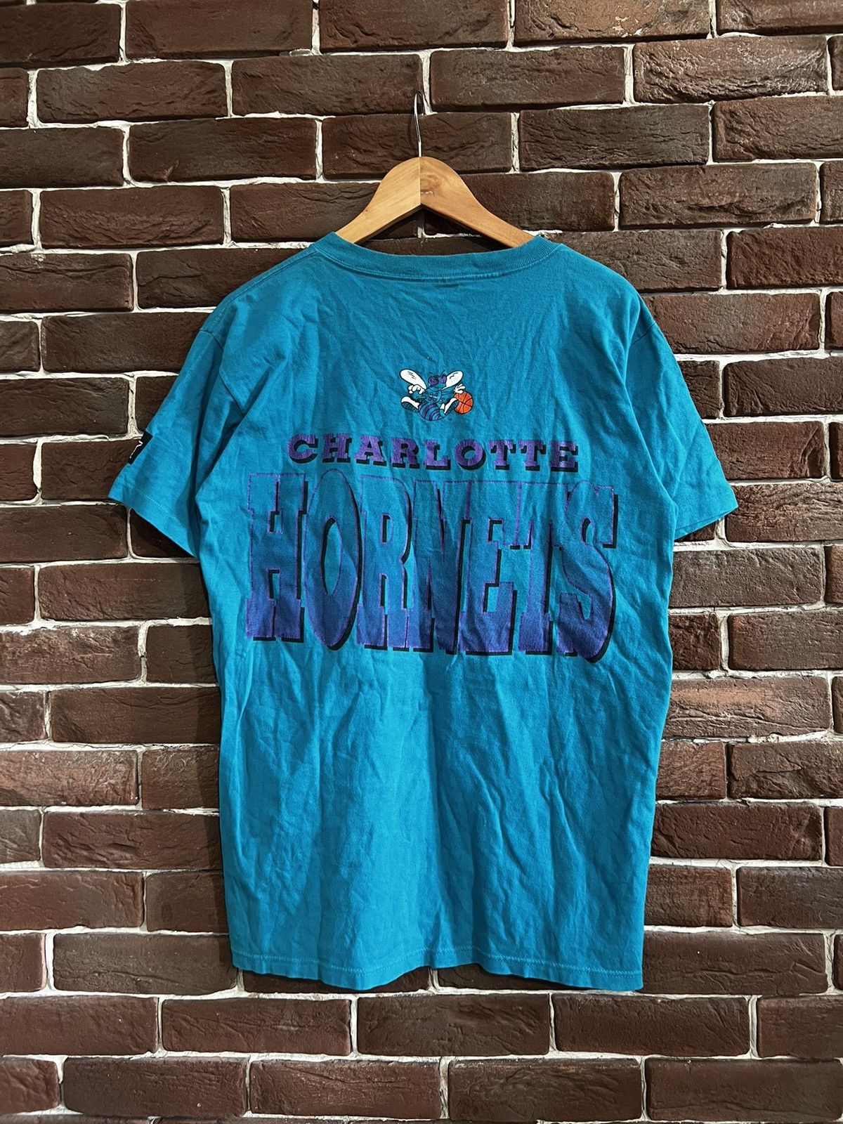 NBA Vintage 90s Starter NBA Charlotte Hornets Tshirt L Turqoise Size US L / EU 52-54 / 3 - 2 Thumbnail