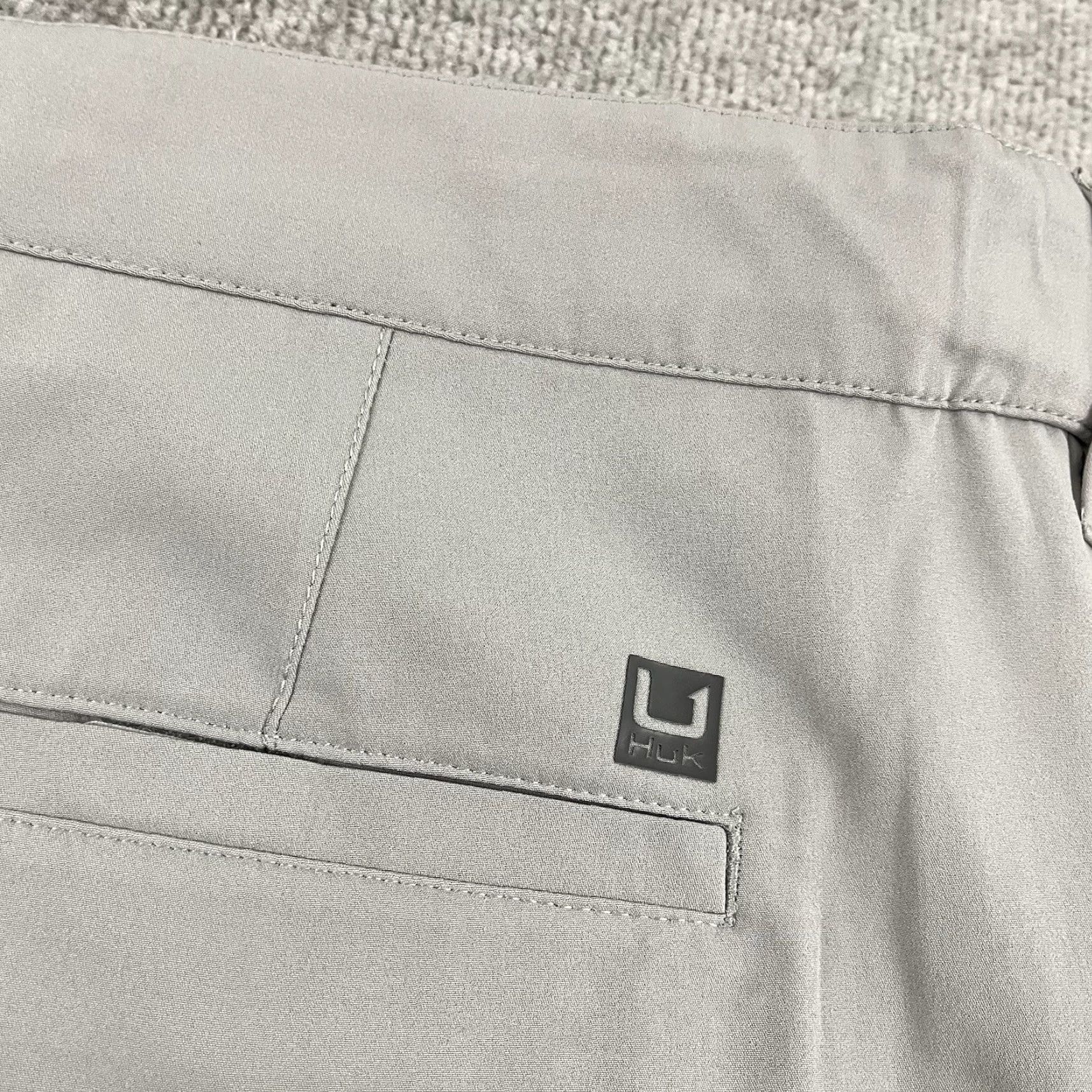 Vintage Huk Pursuit Shorts Mens Size 42 / 5.5" Gray Stretch Chino Casual Outdoor Fishing Activewear Cooler Pockets Breathable Regular Rise 42 in Waist Men Size US 42 / EU 58 - 4 Thumbnail