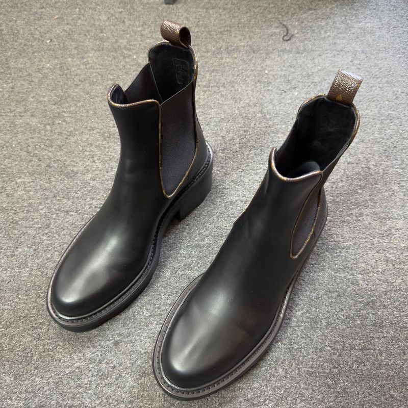 Louis Vuitton Black Chelsea Boots for Men and Women 0079