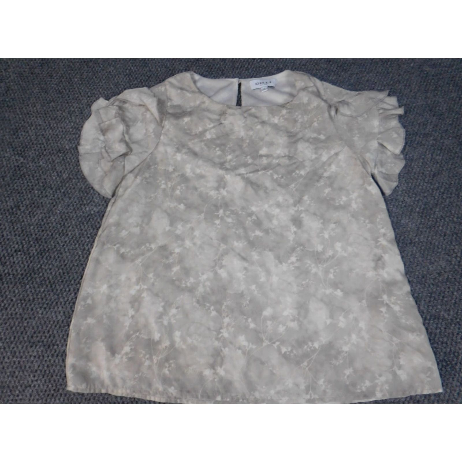 Vintage Gilli Blouse Shirt Womens Small Gray Floral Cotton Dolman Sleeve Round Neck Pullover Short Sleeve Casual Regular Size S Buttons Size S / US 4 / IT 40 - 2 Thumbnail