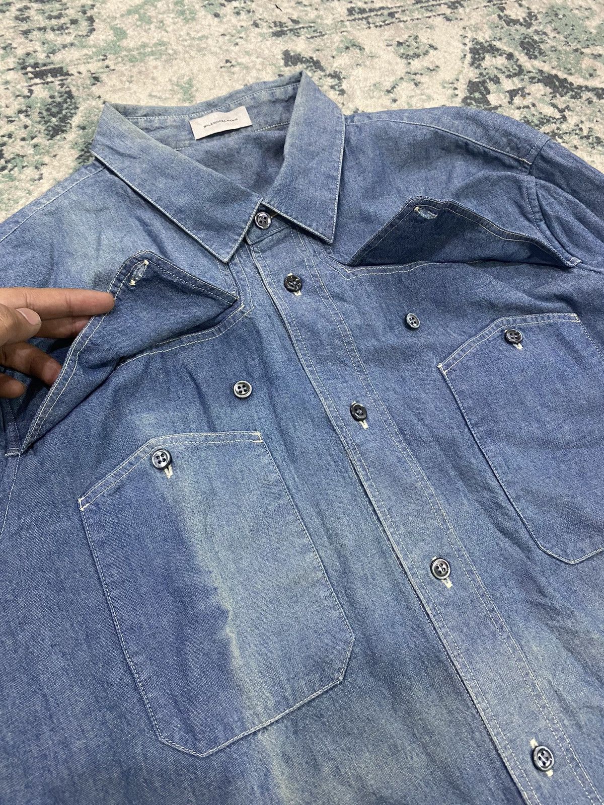 Balenciaga AW09 Balenciaga Paris Faded Hidden Pocket Denim Shirt Size US L / EU 52-54 / 3 - 11 Thumbnail