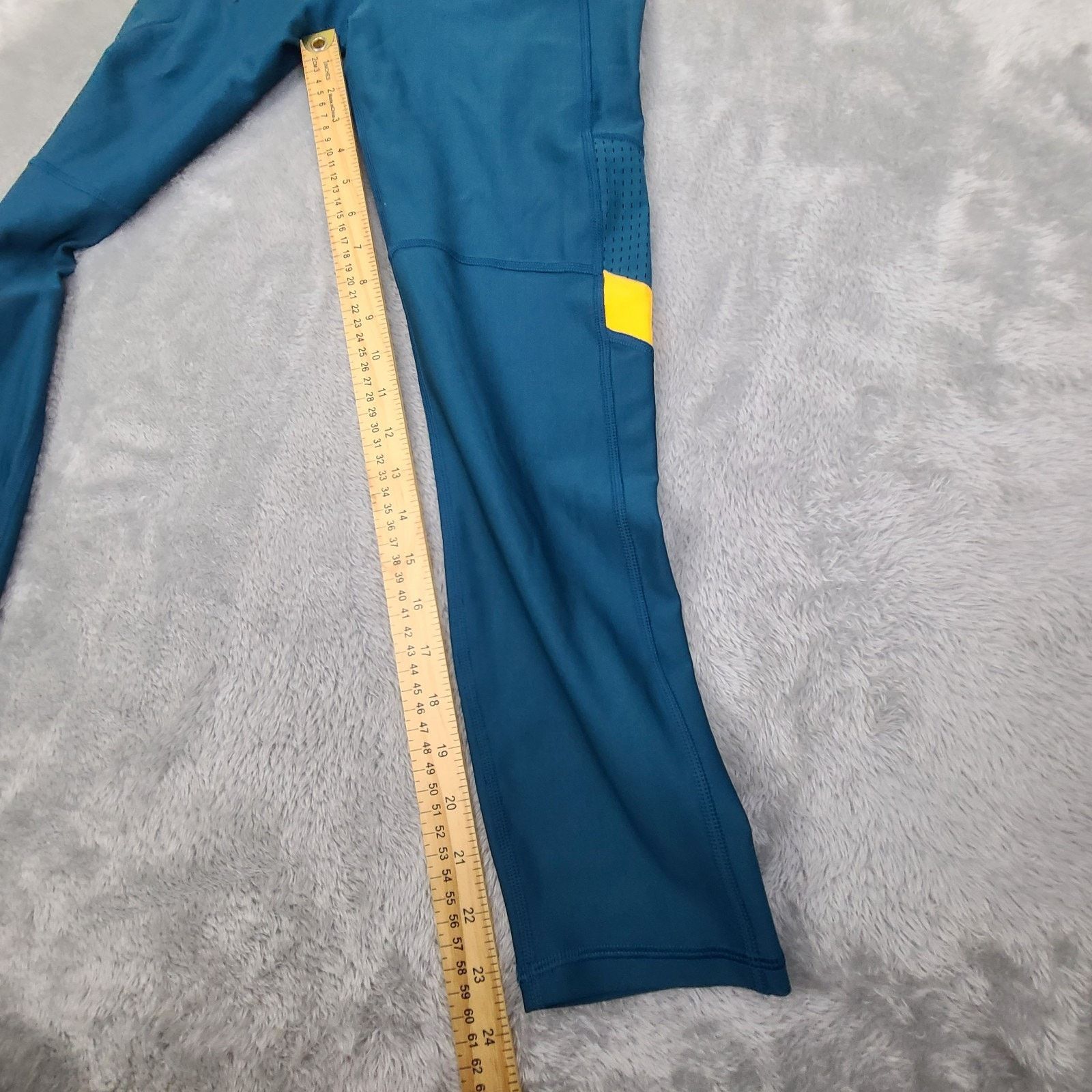 Under Armour Under Armour Compression Leggings Womens Sz M HeatGear Pants Size 27" / US 4 / IT 40 - 5 Thumbnail