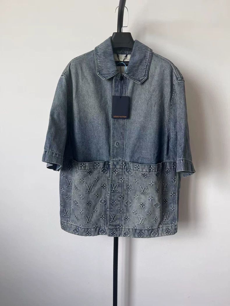 Louis Vuitton Louis Vuitton Logo Embossed Single-Breasted Short-Sleeve Shirt-yf Size US S / EU 44-46 / 1 - 1 Thumbnail