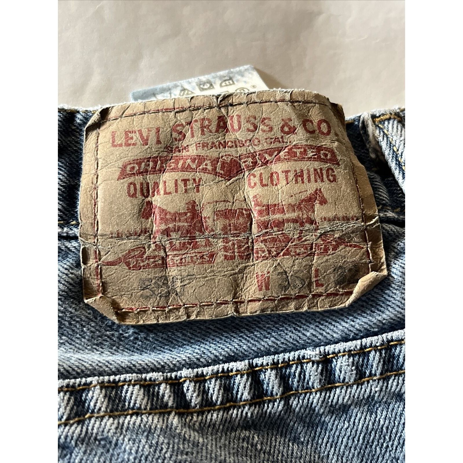 Levi's Levi Strauss 550 Mens 36x32 relaxed Denim Jeans Blue Y2K EUC Size US 34 / EU 50 - 2 Thumbnail