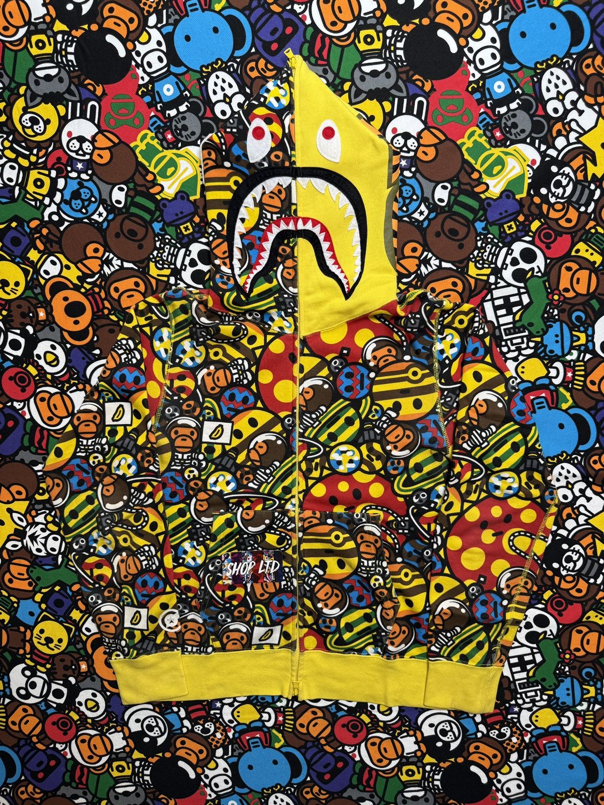 Bape A Bathing Ape Yellow Galaxy Camo Shark Hoodie Size US M / EU 48-50 / 2 - 1 Thumbnail