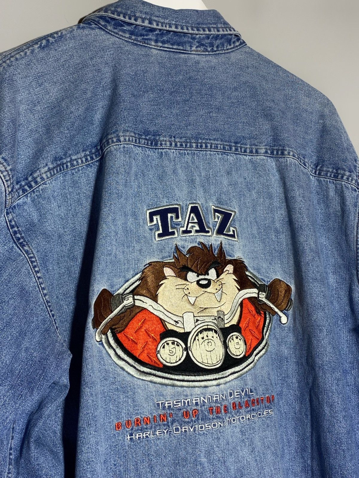 Harley Davidson Rare 90s Harley Davidson Taz Looney Tunes Washed Denim Shirt Size US L / EU 52-54 / 3 - 9 Thumbnail
