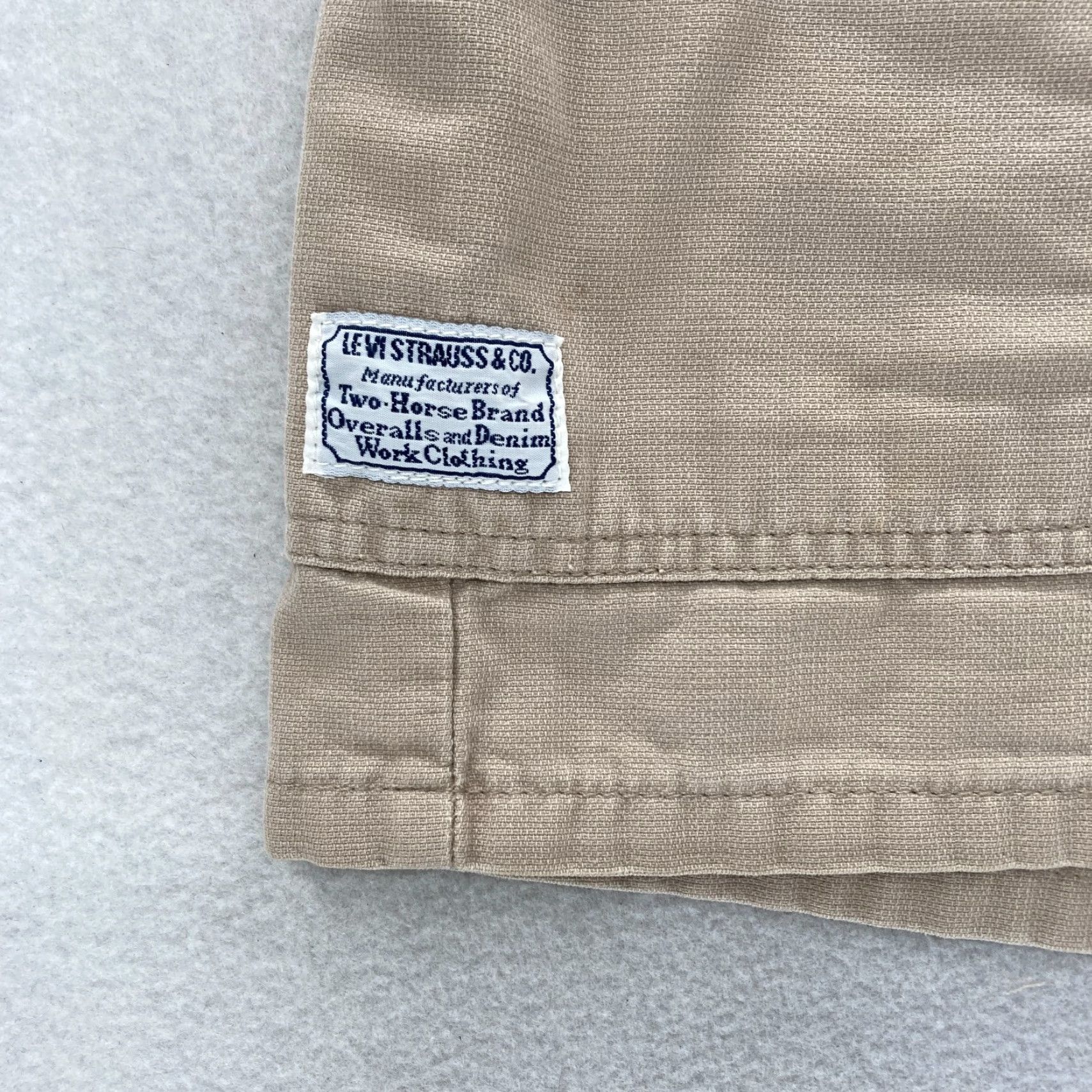 Levi's VINTAGE Levi's Cargo Shorts Women's 16 Khaki Canvas High Rise Workwear Size 38" / US 16 / IT 52 - 3 Thumbnail