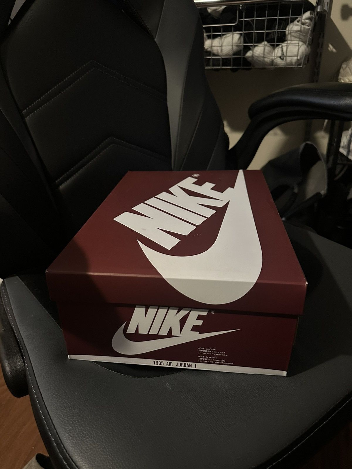 Nike Jordan 1 Retro High OG Team Red/White Size US 8.5 / EU 41-42 - 3 Thumbnail